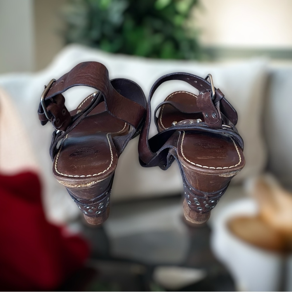 SOLD
🌟 FRYE Whitney Crystal wedges size 10 * Thrashed - Picture 16 of 17